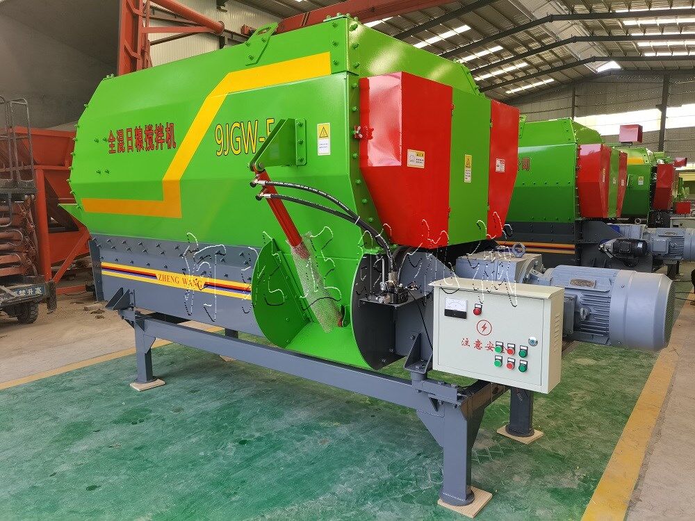 5方模塊化飼料攪拌機現場作業